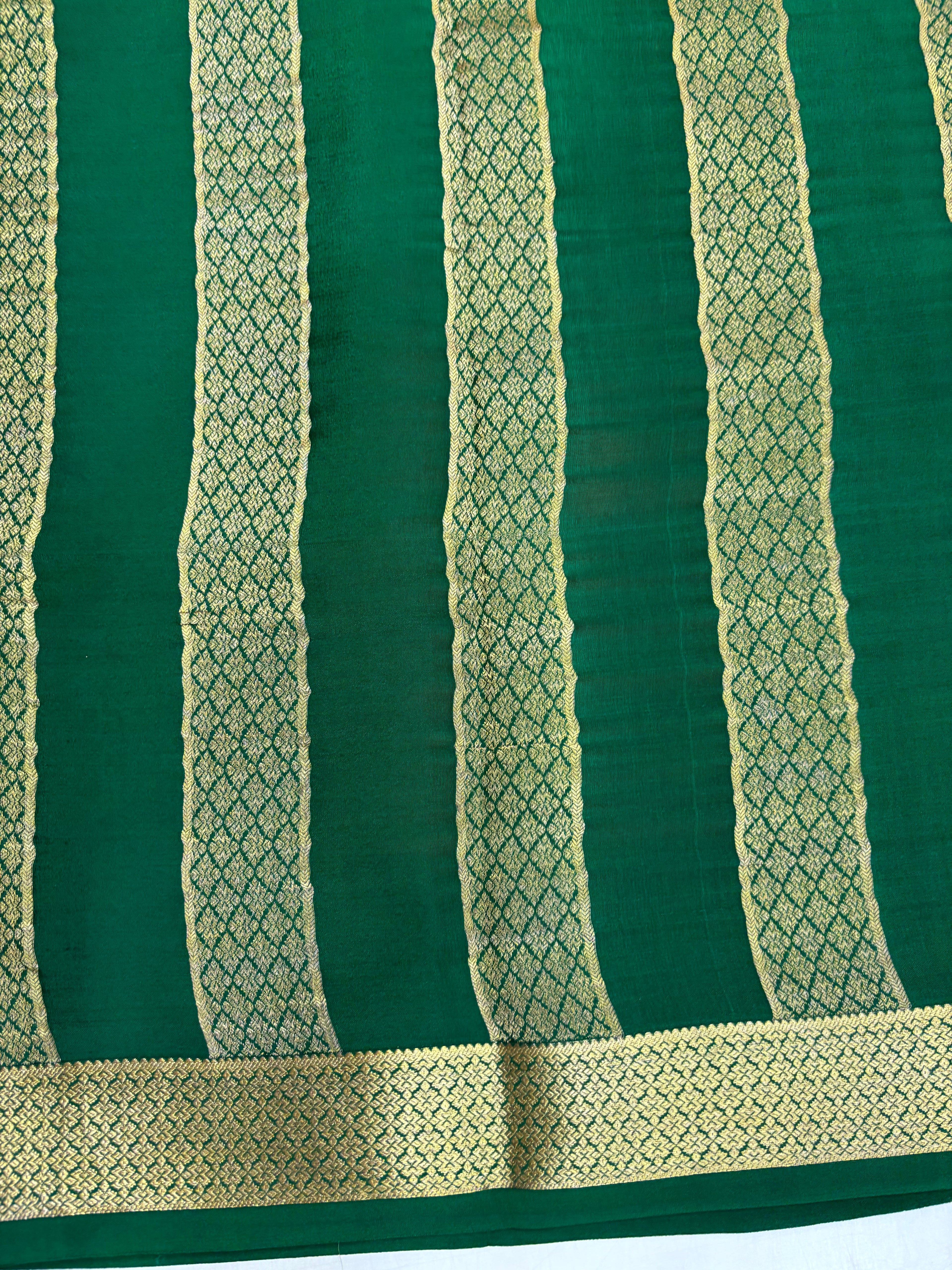 Pure Crepe Chex & Small Motiff Silk Saree With Silk Mark (3432)