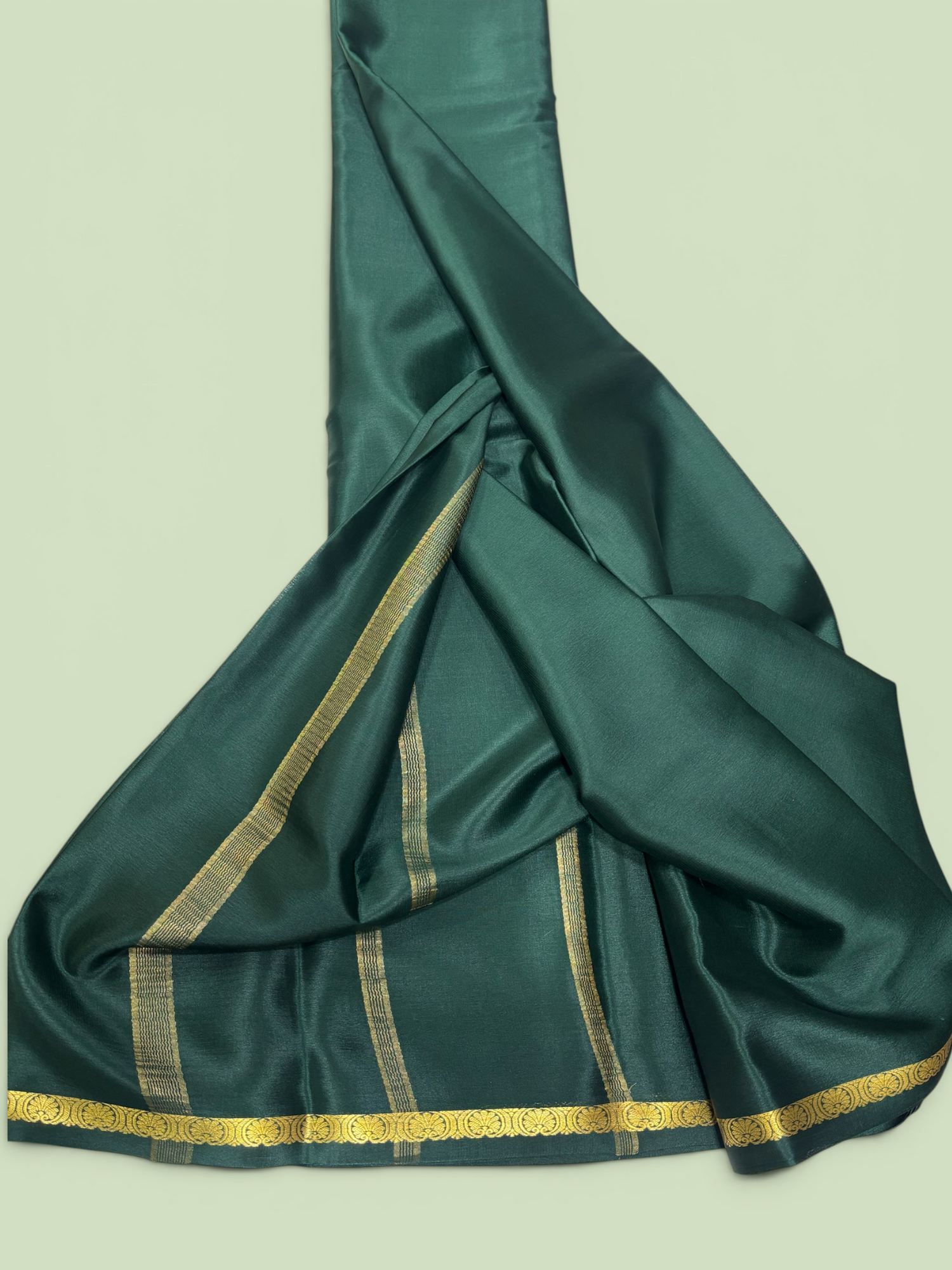 Pure Crepe Silk Green Saree with Ornate Border w/ Silk Mark