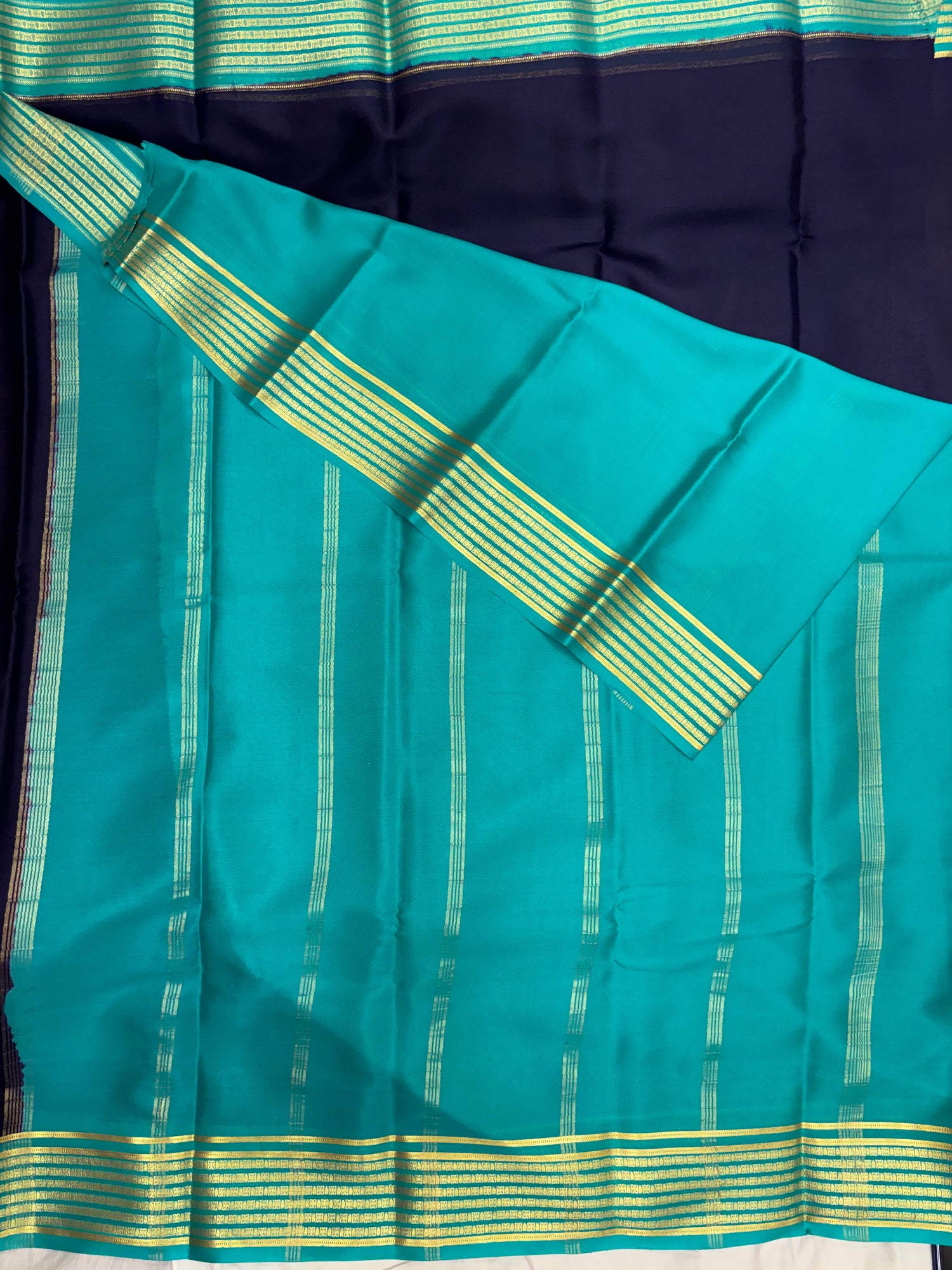 Pure Crepe Silk Navy Blue &amp; Cyan Contrast Saree w/ Silk Mark