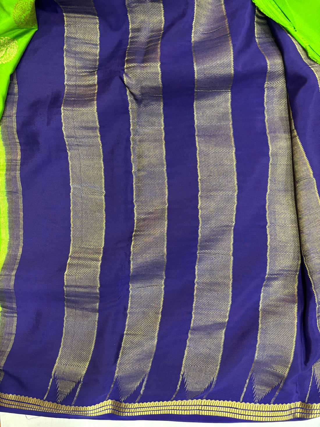Pure Crepe Silk Body Motif Saree With Silk Mark (1943)