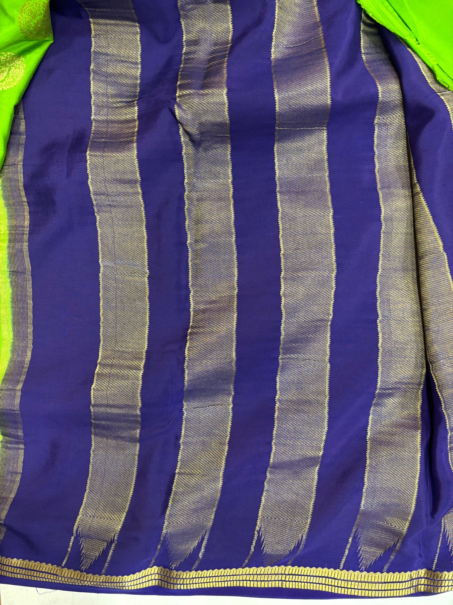 Pure Crepe Silk Body Motif Saree With Silk Mark (1943)