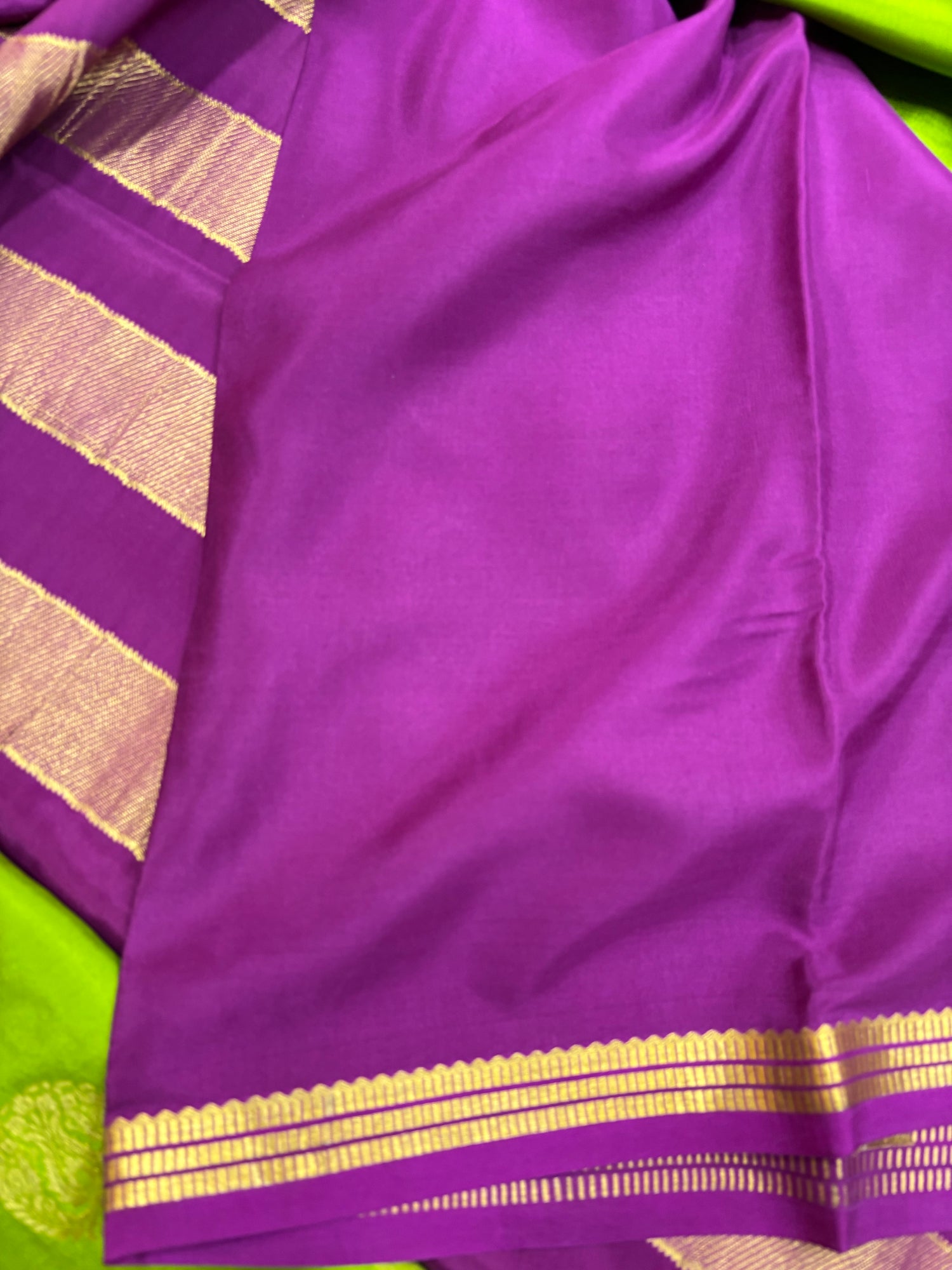 Pure Crepe Silk Body Motif Saree With Silk Mark (1943)