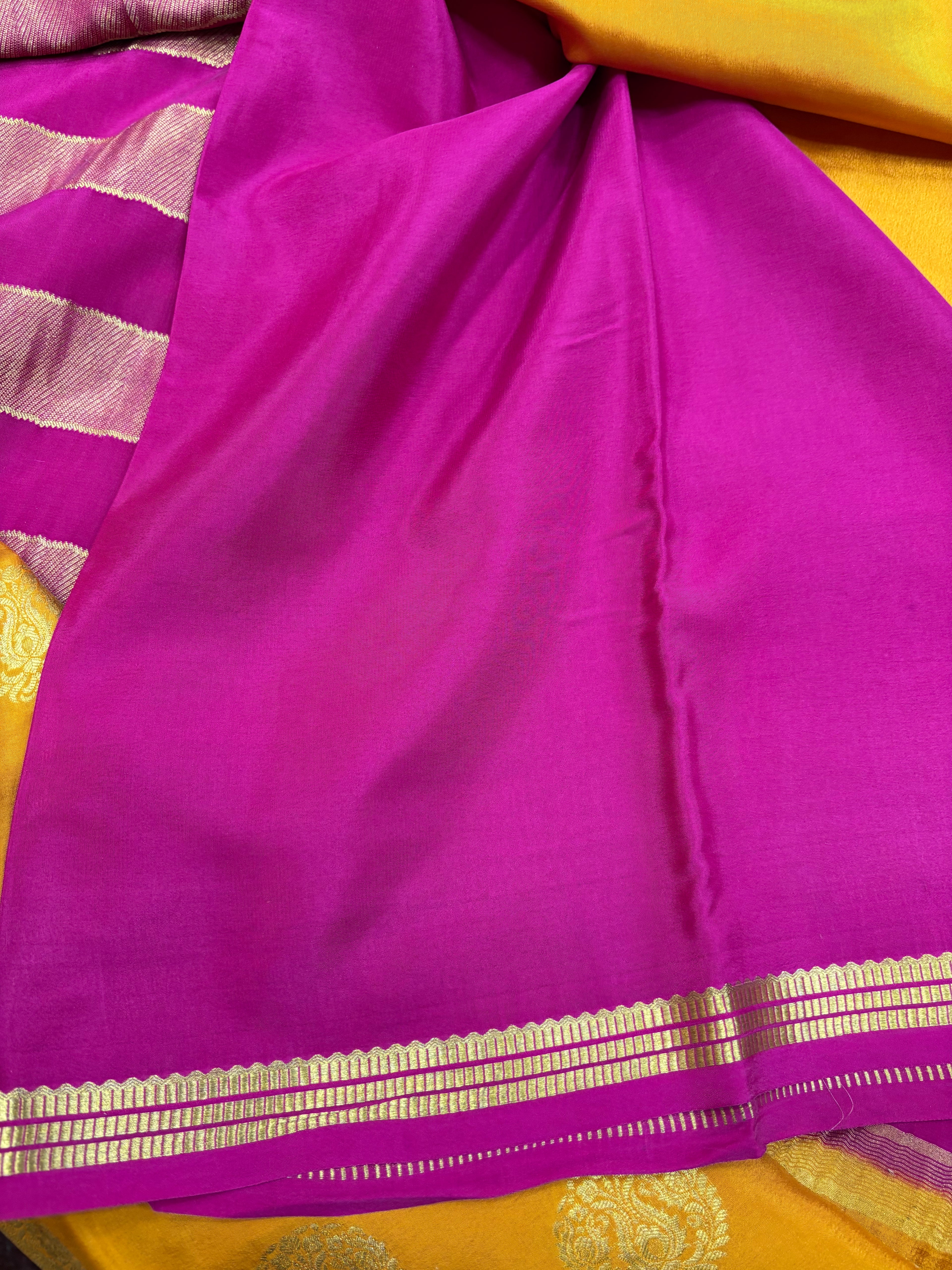 Pure Crepe Silk Body Motif Saree With Silk Mark (1943)